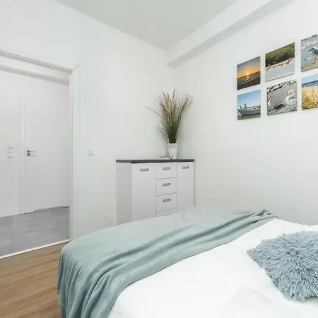 Comfortable Near The Sea,
