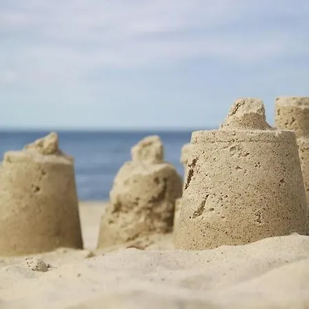 Comfortable Near The Sea,