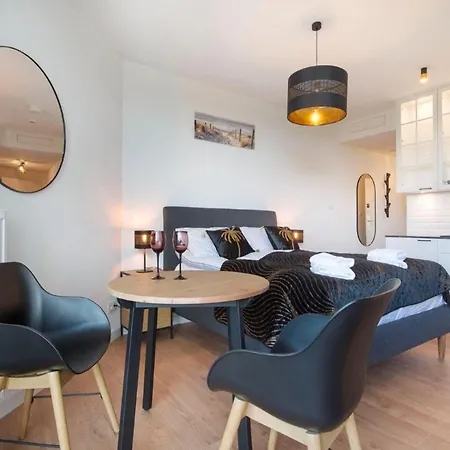 Comfortable Near The Sea, アパート