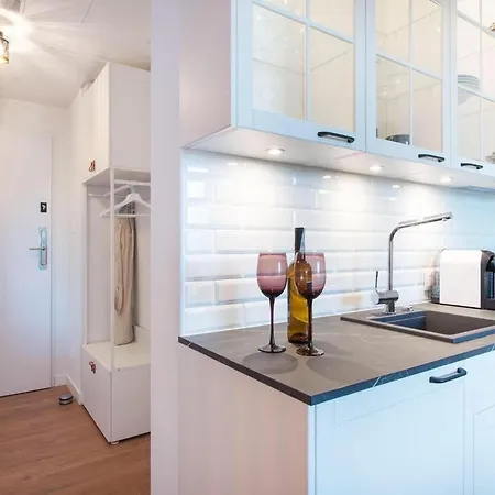 Comfortable Near The Sea, ポビエロボ