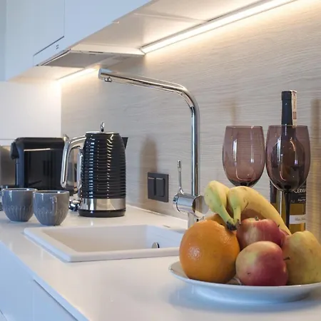 Comfortable Near The Sea, アパート