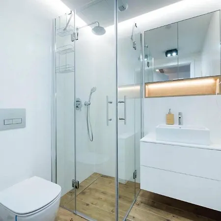 Comfortable Near The Sea, アパート