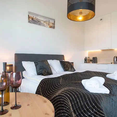 Comfortable Near The Sea, アパート