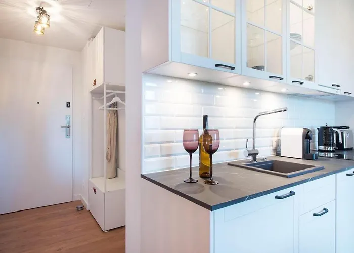 Comfortable Near The Sea, פוביירובו